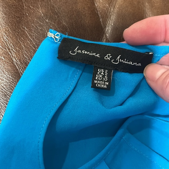 Turquoise short silk-like jumper with tie string waist, size 2 - Picture 4 of 7